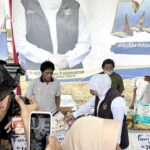 gubernur khofifah di pasar murah
