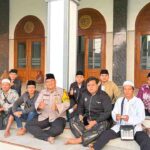 Mas Bhabin Sidomukti Berangkatkan Jamaah Ziarah Wali Lima, Wujud Sinergi Polri dan Masyarakat2