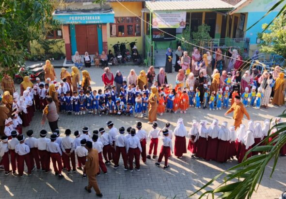 Mas Bhabin Sidomukti tanamkan Disiplin dan antisipasi perundungan sejak dini pada peserta MPLS2