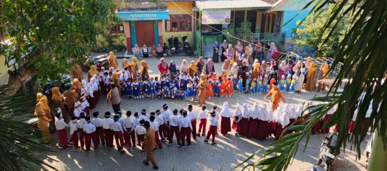 Mas Bhabin Sidomukti tanamkan Disiplin dan antisipasi perundungan sejak dini pada peserta MPLS2
