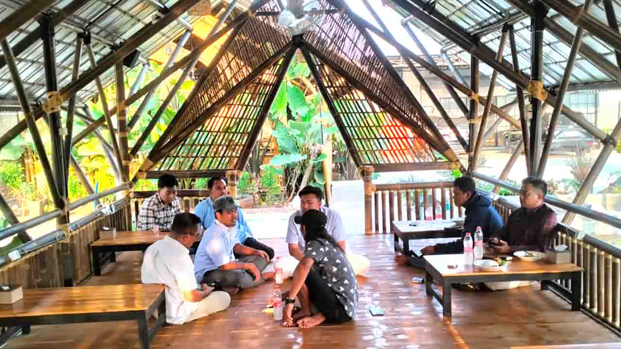 Warung Kuwali Usung Konsep Bambu Unik, Sajikan Kuliner Tradisional Bernuansa Alam