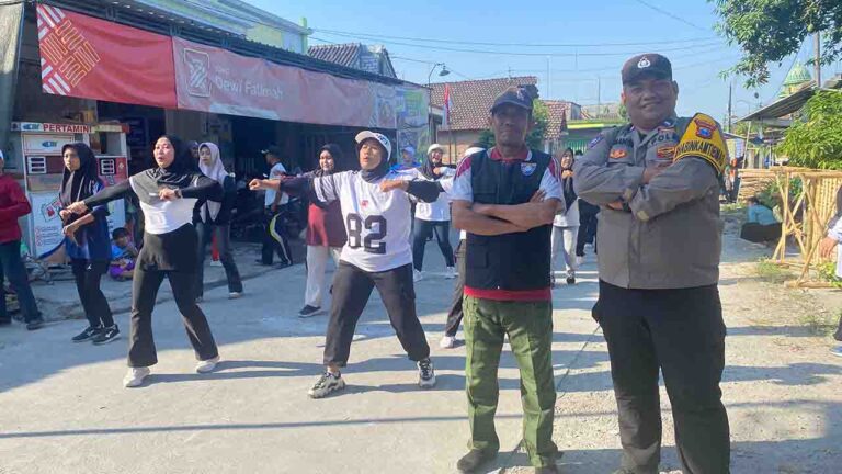 Mas Bhabin Sidomukti Hadir di Tengah Warga, Rompi Kamtibmas untuk Cak Sugeng2
