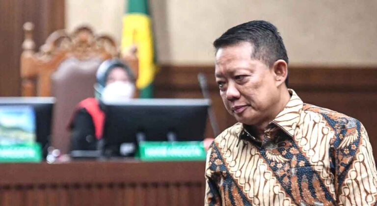 74 KG Emas Dan Uang Ratusan Miliar Terungkap Dalam Dakwaan Febrie