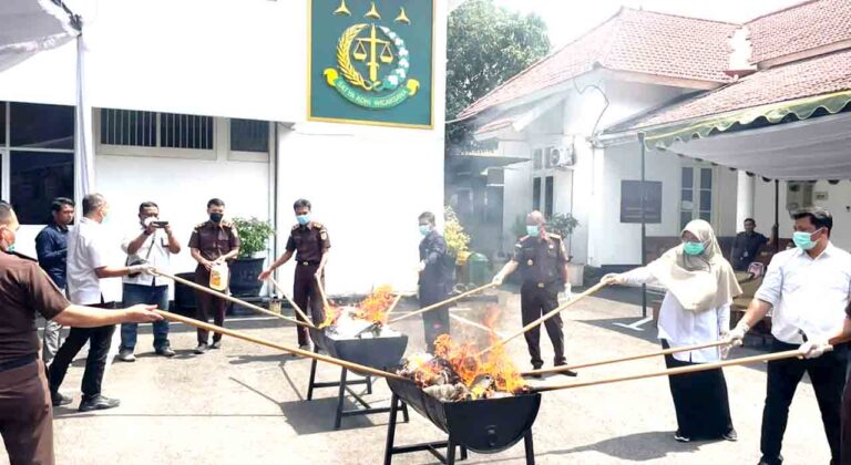 Kejari Kediri Musnahkan Barang Bukti Narkoba