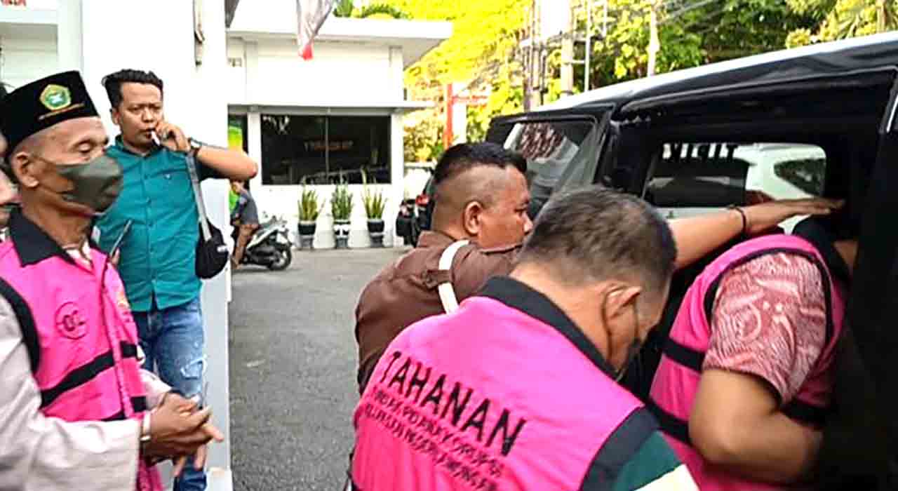 Kejari Lamongan Tahan 3 Tersangka Korupsi Alih Fungsi Tanah Negara