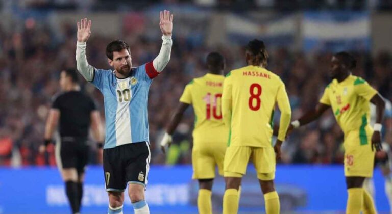 Menit ke-10, Laga Argentina Dihentikan