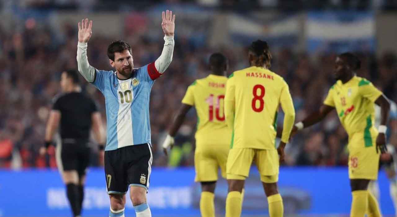 Menit ke-10, Laga Argentina Dihentikan